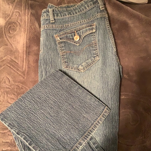 No boundaries jeans, worn once - Picture 2 of 3